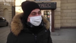Почему Путин не носит маску, когда встречается с людьми? Почему Путин не носит маску, когда встречается с людьми?