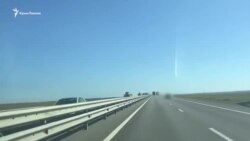 Крым: перемещение колонны российской бронетехники (видео) Крым: перемещение колонны российской бронетехники (видео)