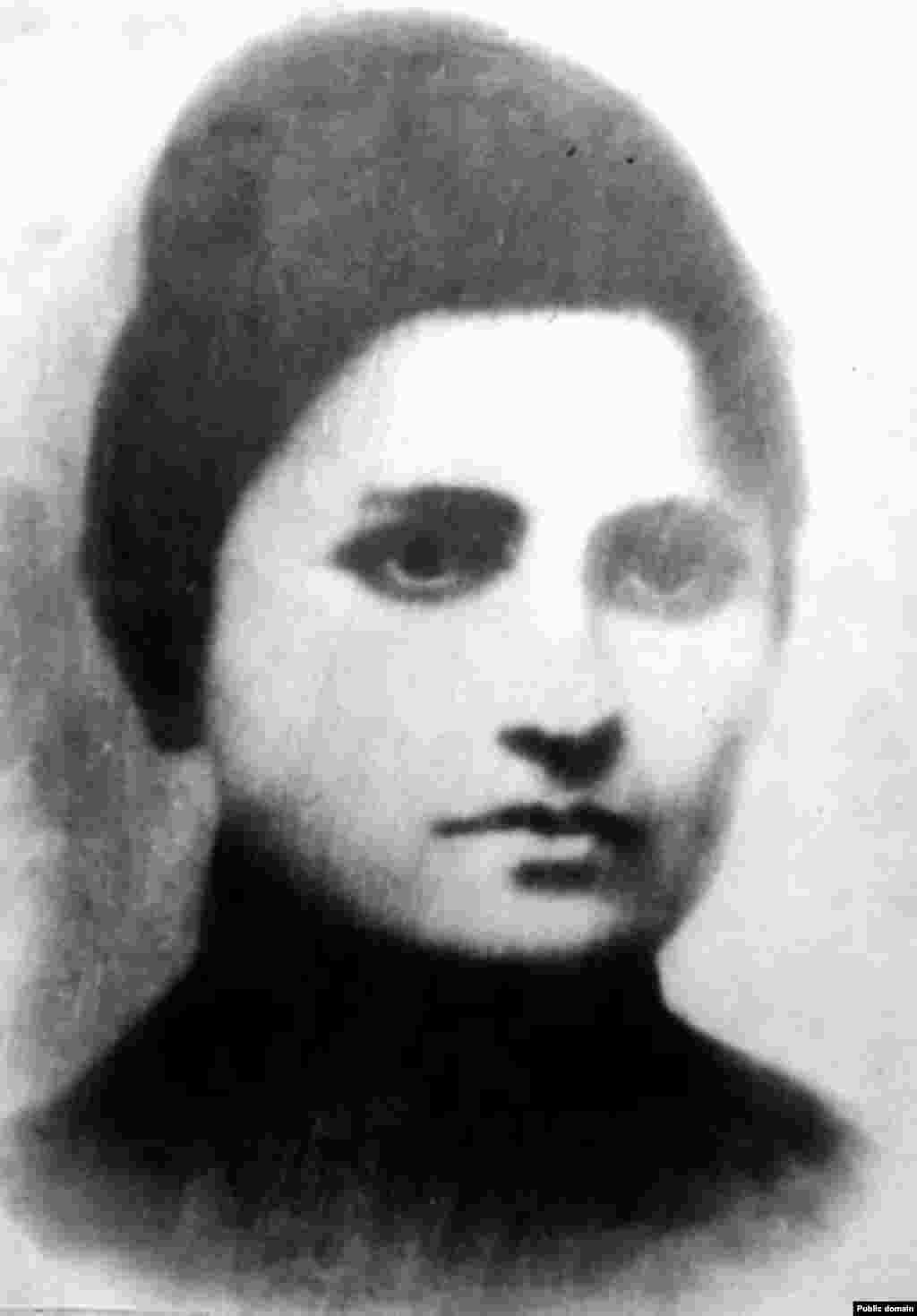 Екатерина "Като" Сванидзе (2.04.1885 - 5.12.1907), первая жена Иосифа Сталина, бабушка Евгения Джугашвили. Россия, 1904 год.  