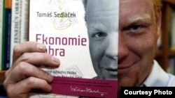 Томаш Седлачек и его книга