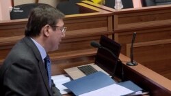 Луценко в Святошинском суде Киева объявил Януковичу подозрение в госизмене (видео) Луценко в Святошинском суде Киева объявил Януковичу подозрение в госизмене (видео)
