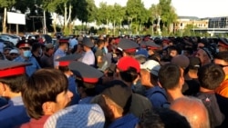 Таҷаммӯи мусофирони норозӣ дар Фурудгоҳи Душанбе Таҷаммӯи мусофирони норозӣ дар Фурудгоҳи Душанбе