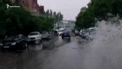 Ливень затопил центр Керчи (видео) Ливень затопил центр Керчи (видео)