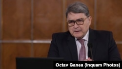 Ministrul Emil Hurezeanu a fost numit în 23 decembrie 2024 în guvernul Ciolacu 2, adică în echipa selectată după alegerile din 1 decembrie și anularea alegerilor prezidențiale.