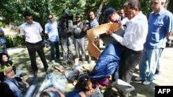 Манифестанты в Анкаре поддерживают акции протеста жителей Стамбула. Анкара, 13 июня 2013 г.