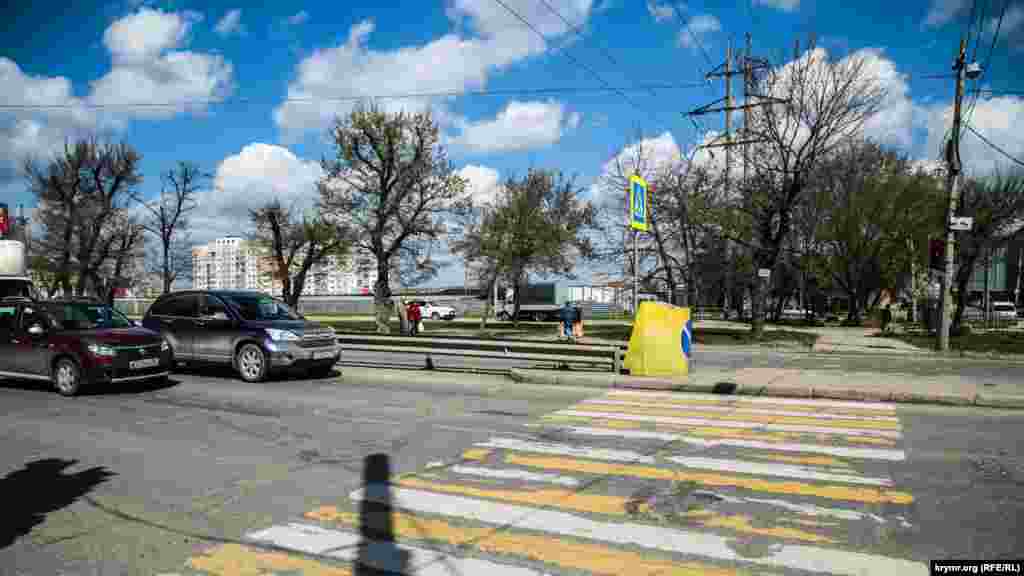 На желто-белой «зебре» все больше серых пятен