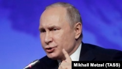 Президент России Владимир Путин на заседании Международного арктического форума