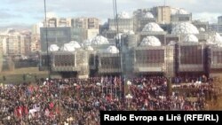 Демонстрация оппозиции на улицах Приштины