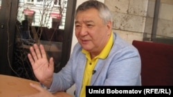 Помощник депутата Госдумы Иосифа Кобзона, член Союза писателей России, один из самых разыскиваемых ФБР и Интерполом подозреваемый в организации преступной группировки Алимжан Тохтахунов (Тайванчик) в центре Москвы, 30 мая