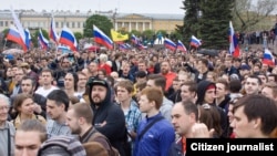 На Марсовом поле в Петербурге во время антикоррупционной акции 12 июня