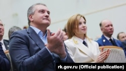 Российский глава Крыма Сергей Аксенов и экс-прокурор аннексированного Крыма Наталья Поклонская, архивное фото