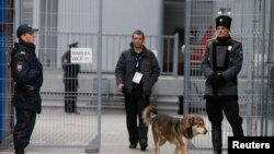 Cочиялъул стадионалде унел каваби цlунарал полициявги казакги гьезул гьвеги. 17Янв2014