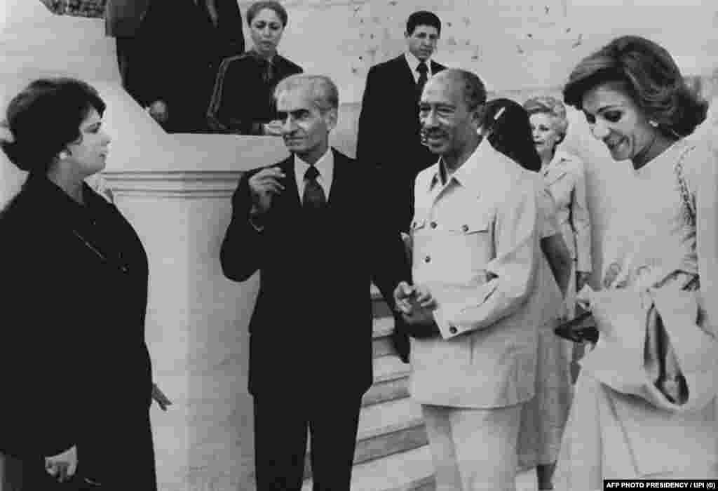 Egyptian President Anwar Sadat (second from right) with the shah (left), Empress Farah (right), and Sadat's wife, Jihan, at a residence north of Cairo in April 1980.