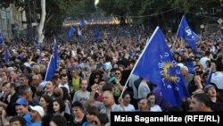 News agencies estimate that up to 200,000 people turned out for an opposition rally in Tbilisi on September 29.