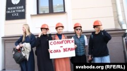 Салідарнасьць з затрыманымі сябрамі страйкаму "Беларуськалія"