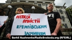 Під час акції «Ніякої амністії кремлівським злочинцям» біля посольства Росії в Україні. Київ, 11 травня 2019 року