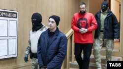 Захваченные украинские военные в здании суда в Москве, 15 января 2019 год