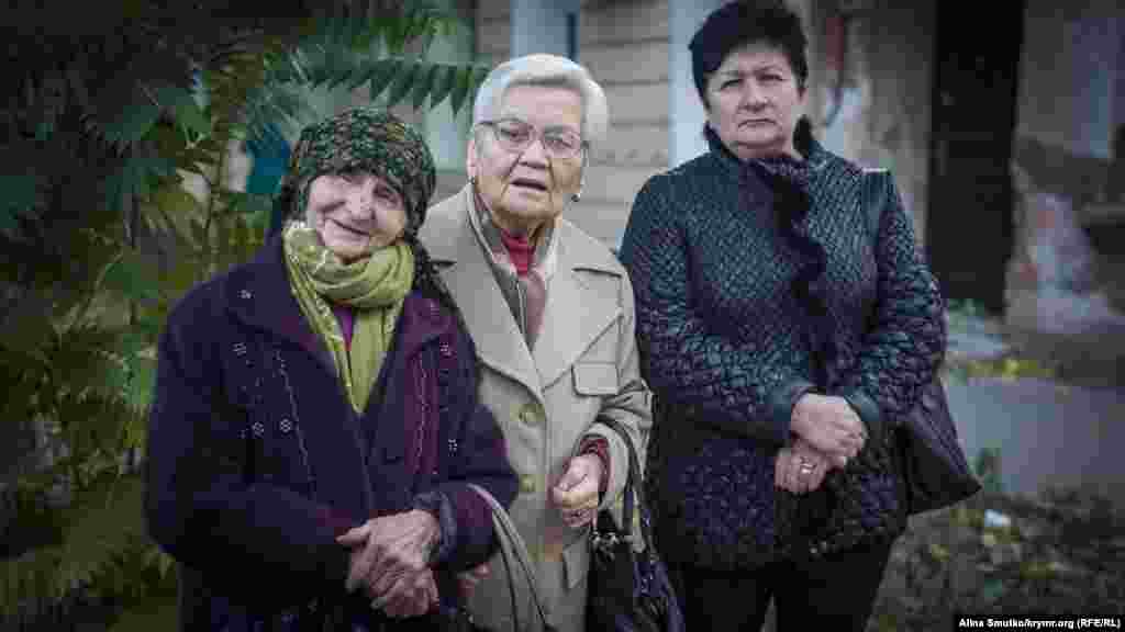 У місцях депортації в Узбекистані сім'я Веджіє Кашки жила під Ташкентом.  Зі своїм чоловіком Бекіром жінка включилася в національний рух кримських татар у 1950-і роки, разом з іншими активістами вона боролася за повернення кримських татар на історичну батьківщину – в Крим