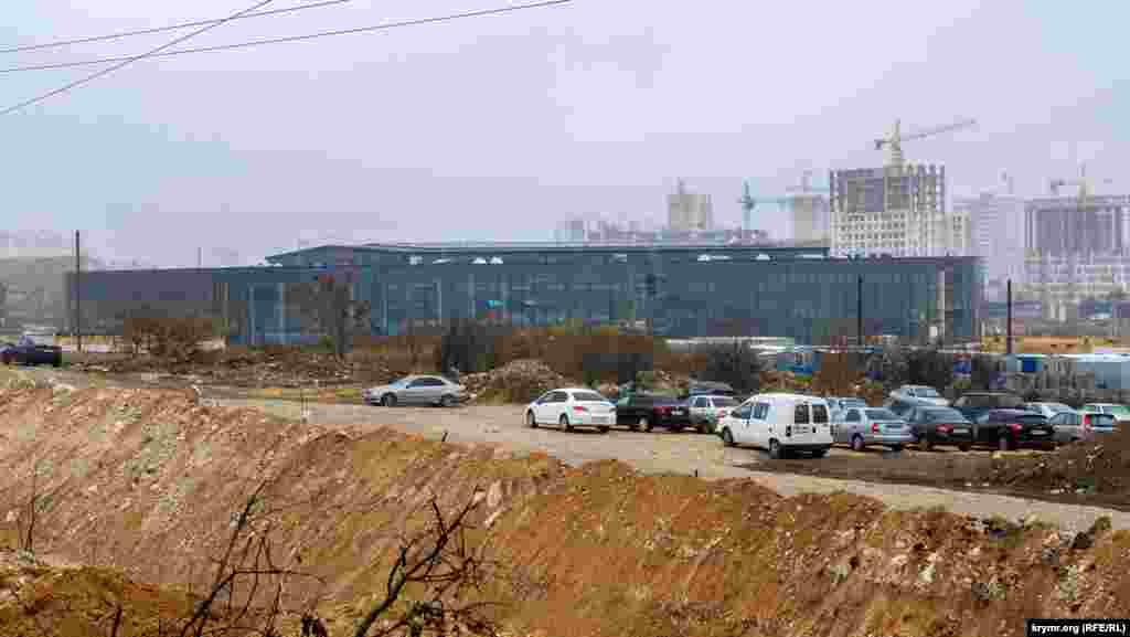 Центр олимпийской подготовки Крыма по водным видам спорта у объездной дороги, по соседству с новым жилым комплексом строящегося микрорайона «Крымская роза», должны были были построить к 31 июня 2021 года