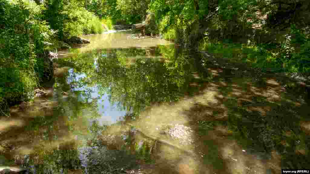  Салгир несе в собі мало не всі міські водостоки. Колись річкова вода через канал у Білоглинці приводила в дію жорна млина. Тепер у ньому розташований районний вузол зв'язку
