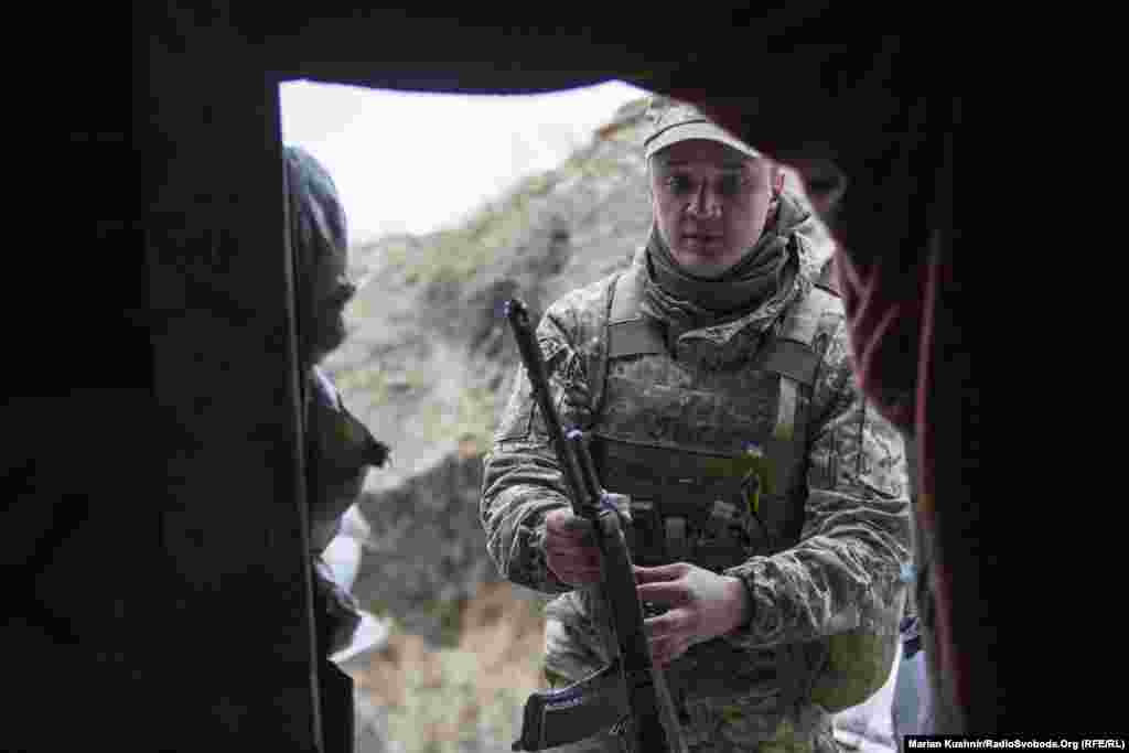 «Фриц» с первых дней на войне. Прежде воевал в составе добровольческих формирований и оборонял донецкий аэропорт. Сейчас он в составе ВСУ