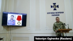 Замглавы СБУ Виктор Кононенко выступает на брифинге по поводу дела Кирилла Вышинского