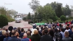 Минута молчания. Как прощались с погибшими в керченской трагедии (видео) Минута молчания. Как прощались с погибшими в керченской трагедии (видео)
