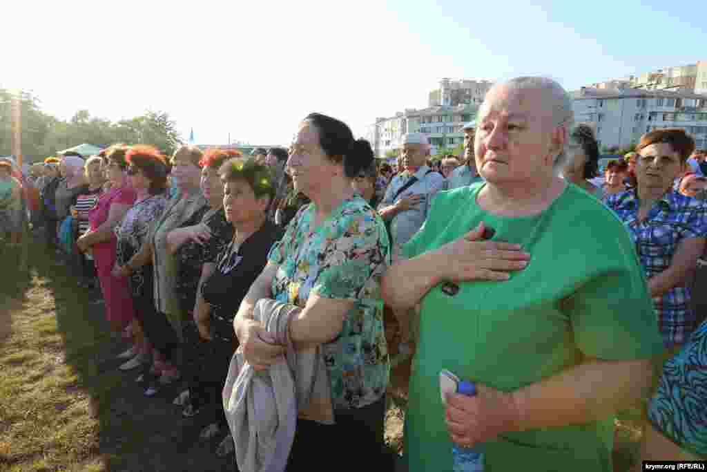 Торжественная часть по традиции началась с гимна крымских татар «Ант эткенмен». 