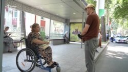 "Маъюбон чӣ кор кунанд?" Норозигӣ аз бастани пиёдагузарҳо дар Душанбе "Маъюбон чӣ кор кунанд?" Норозигӣ аз бастани пиёдагузарҳо дар Душанбе