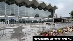 Železnička stanica šest meseci nakon nesreće u kojoj je 16 ljudi poginulo u padu nadstrešnice sa zgrade stanice, 25. aprila 2025.