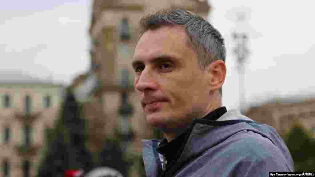 Украинский активист из Севастополя Игорь Мовенко, осужденный по обвинению в экстремизме, также пришел поздравить Дудку с днем рождения 