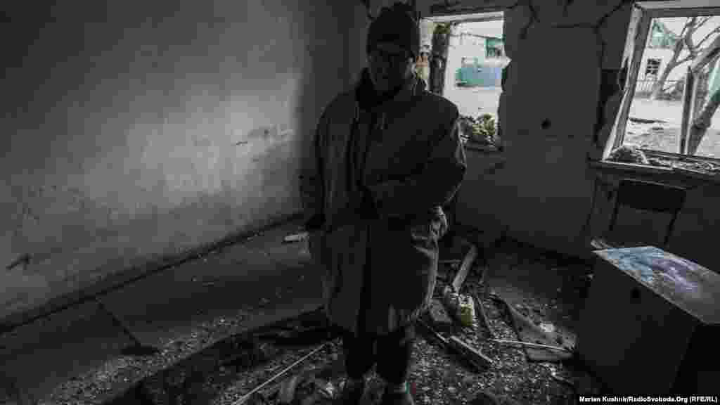 «Я плакала вчера весь день, когда узнала, что дом разбит. Дочери не признавалась, чтобы не разочаровать», – говорит Анна, едва сдерживая слезы