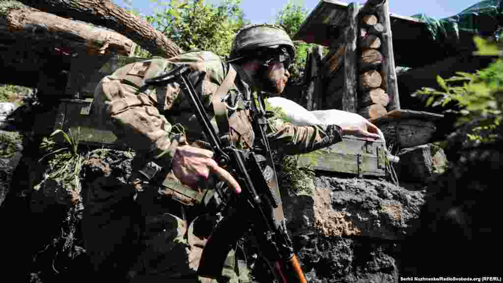 Сибіряк із позивним «Шутнік» із Прибайкалля (Росія). За часів Радянського Союзу його сім’я потрапила під «розкуркулення». Коли почалася нинішня війна, «Шутнік» не залишився осторонь і приїхав в Україну. Нині він у лавах ЗСУ. Каже, що не піддався на російську пропаганду, бо черпав інформацію лише з книжок