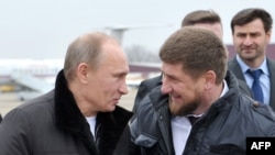Владимир Путин и Рамзан Кадыров в Гудермесе, 2011 год
