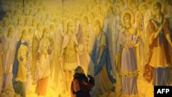 Фрески в память о жертвах Голодомора в Киеве.