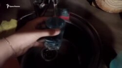 В Севастополе из кранов полилась синяя вода (видео) В Севастополе из кранов полилась синяя вода (видео)