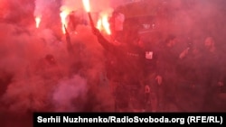 Во время акции «Идем на телемост» под телеканалом NewsOne. Киев, 8 июля 2019 года