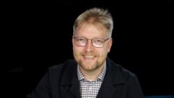 Лицом к событию. "Нам не нужен плюшевый путинизм" Лицом к событию. "Нам не нужен плюшевый путинизм"