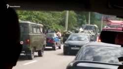 БТР врезался в грузовой военный автомобиль возле Перевального БТР врезался в грузовой военный автомобиль возле Перевального