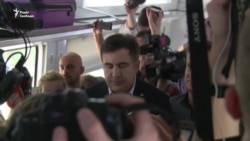 Саакашвили вместе с поездом задержали в польском Перемышле (видео) Саакашвили вместе с поездом задержали в польском Перемышле (видео)