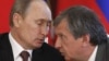 Владимир Путин и Игорь Сечин в Кремле в июле 2013 года