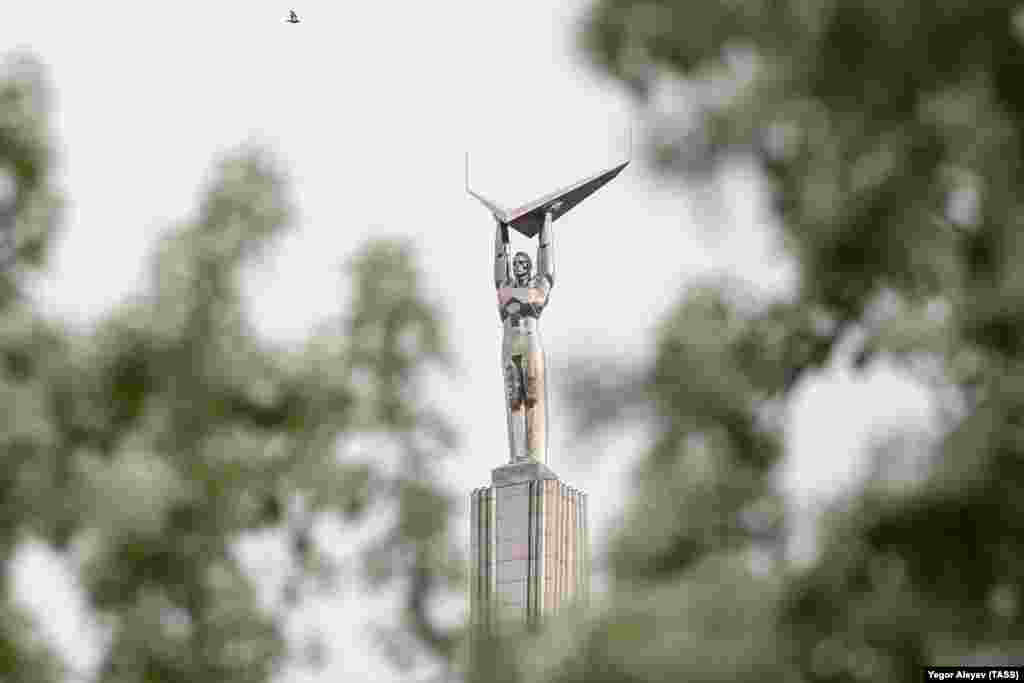 The Glory monument in the Russian city of Samara. The monument is dedicated to aircraft workers who worked in the city, which was formally known as Kuybyshev. During World War II, Kuybyshev was a major aircraft industrial center in the Soviet Union producing Ilyushin Il-2 and Ilyushin Il-10 ground-attack aircraft.
