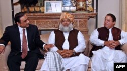 له ښي لوري: نواز شریف، مولانا فضل الرحمان او اصف علي زرداري د یوې غونډې پر مهال - انځور له ارشیفه.