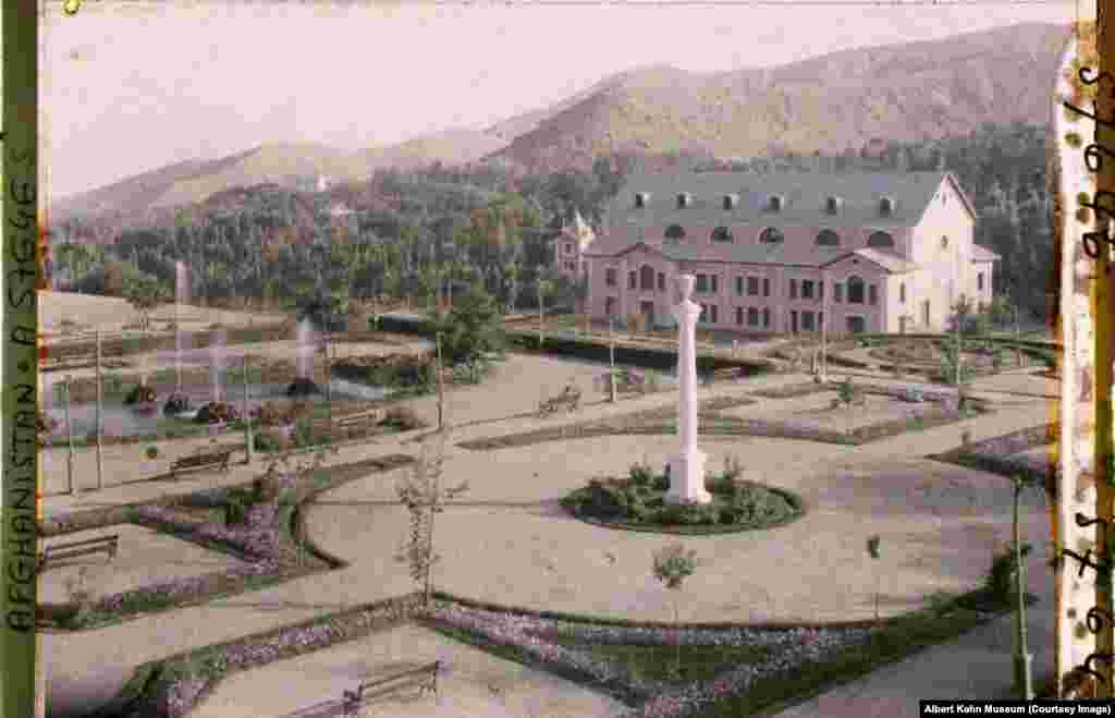 Сады Пагмана. Общественные сады были открыты 1900-х при Аманулле-хане  