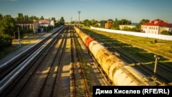 Перевозка железнодорожных грузов в Феодосии. Иллюстрационное фото