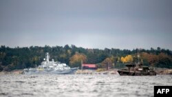 Шведские корабли в районе поиска неизвестного подводного объекта