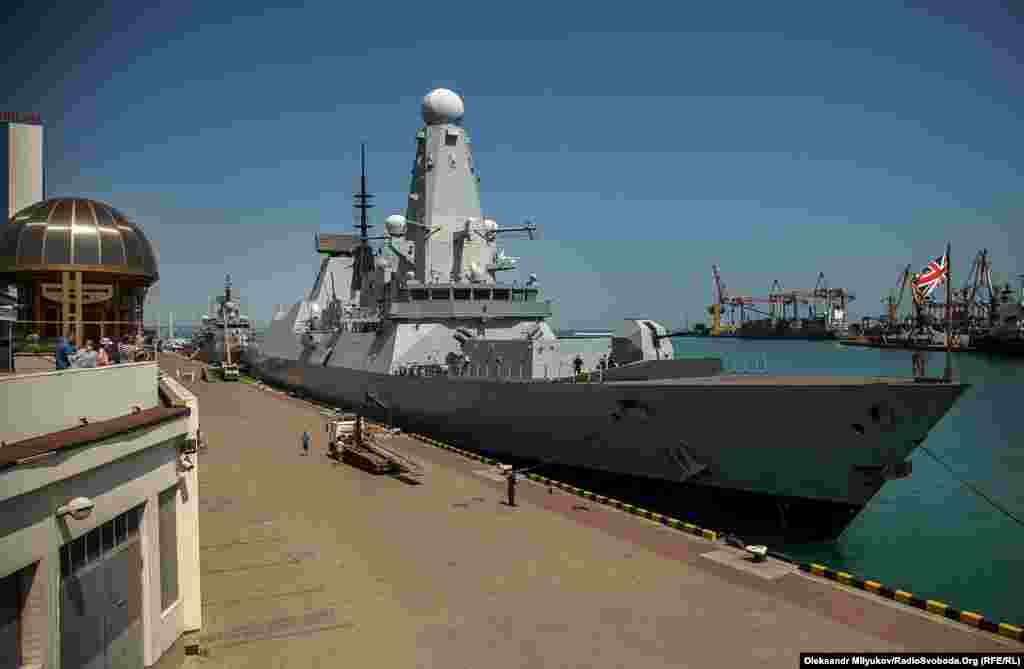 Эскадренный миноносец Duncan (type 45 destroyer) – тип современных эсминцев с управляемым ракетным оружием. Был спущен на воду в 2010 году