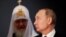 Патриарх Кирилл и Владимир Путин на выставке "ПАМЯТЬ ПОКОЛЕНИЙ: Великая Отечественная война в изобразительном искусстве"