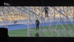 Дебаты Порошенко и Зеленского: на НСК «Олимпийский» начали монтировать сцену (видео) Дебаты Порошенко и Зеленского: на НСК «Олимпийский» начали монтировать сцену (видео)