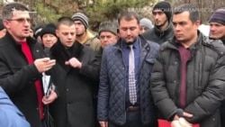 «Оставаться в стороне нельзя». Как крымские татары поддерживали адвоката Курбединова (видео) «Оставаться в стороне нельзя». Как крымские татары поддерживали адвоката Курбединова (видео)